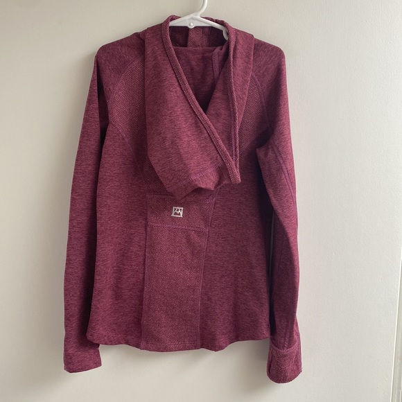 Girls athletic hoodie dark pink sz 7/8 thumb-holes! - Picture 3 of 5